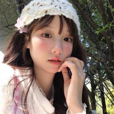庭院里的女人